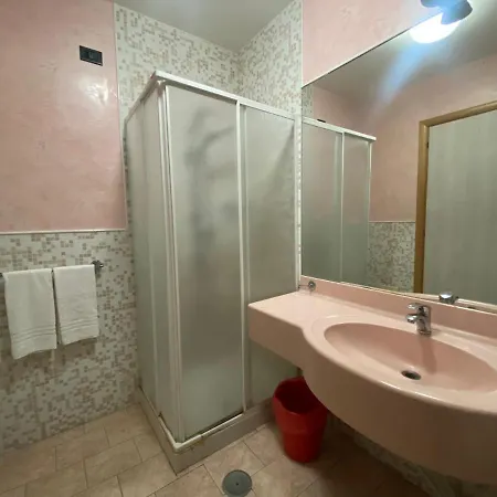 La Pace Nocleg ze śniadaniem 3*