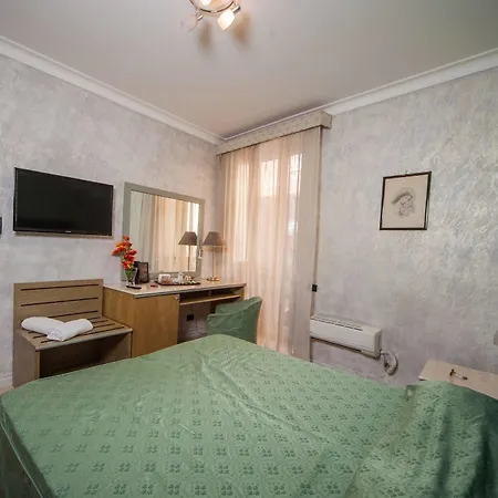 Bed & Breakfast La Pace Naples