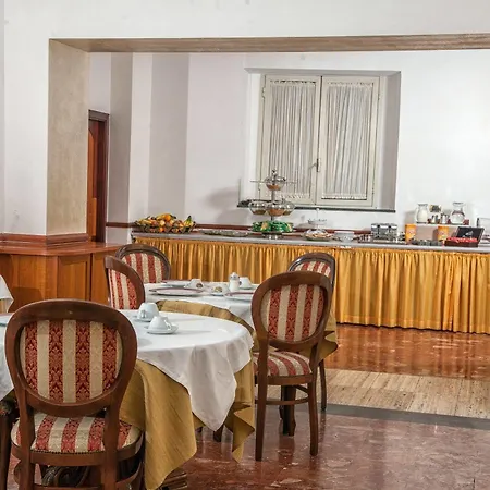 Oda ve Kahvaltı La Pace Napoli