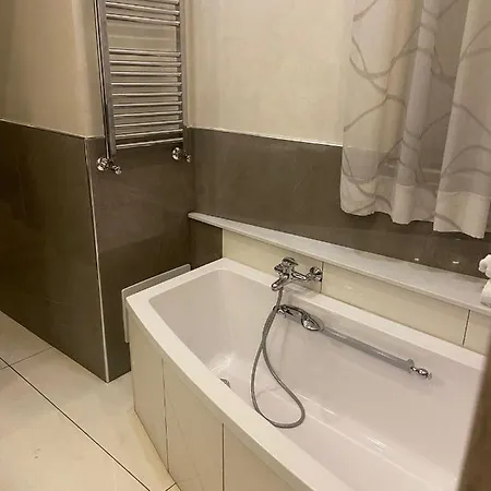 לינה וארוחת בוקר La Pace