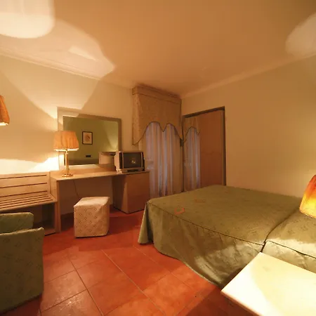 La Pace 3* Naples