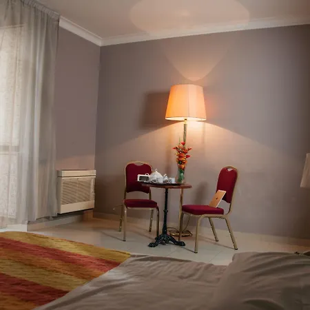 לינה וארוחת בוקר La Pace