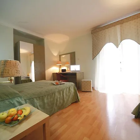 Couette-café La Pace 3*